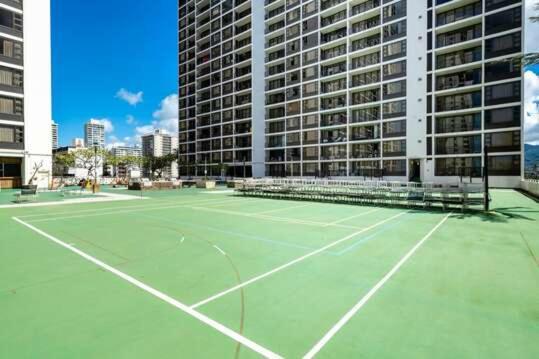 Stunning High-rise Corner With Panoramic Ocean & Views And Free Parking Apartment