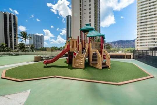 Stunning High-rise Corner With Panoramic Ocean & Views And Free Parking Apartment *