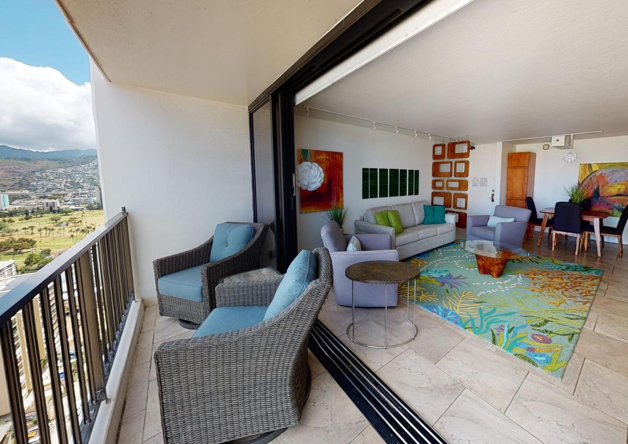 Stunning High-rise Corner With Panoramic Ocean & Views And Free Parking Apartment