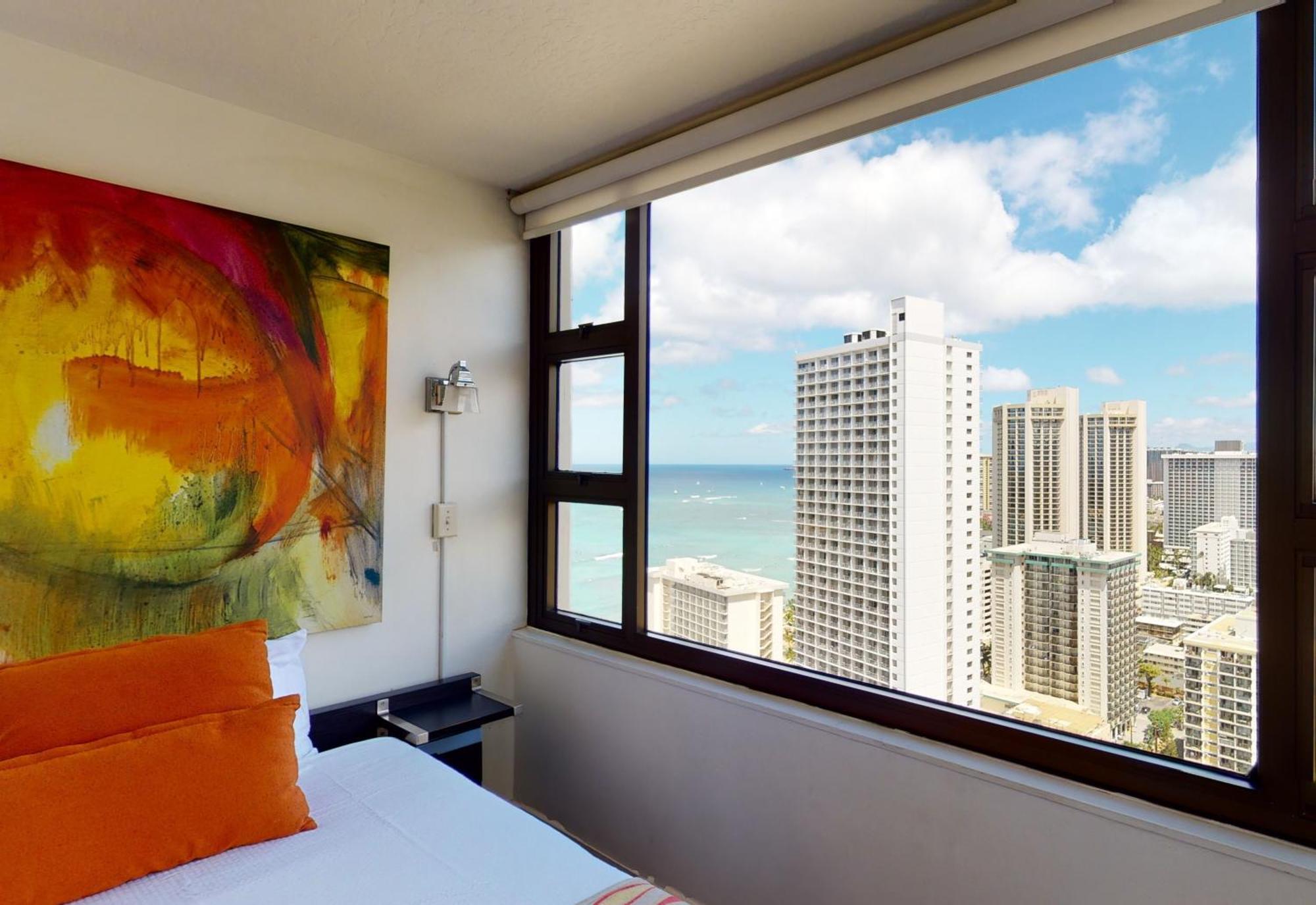 Apartment Stunning High-rise Corner With Panoramic Ocean & Views And Free Parking *