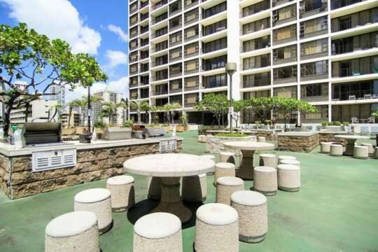 Stunning High-rise Corner With Panoramic Ocean & Views And Free Parking * Honolulu
