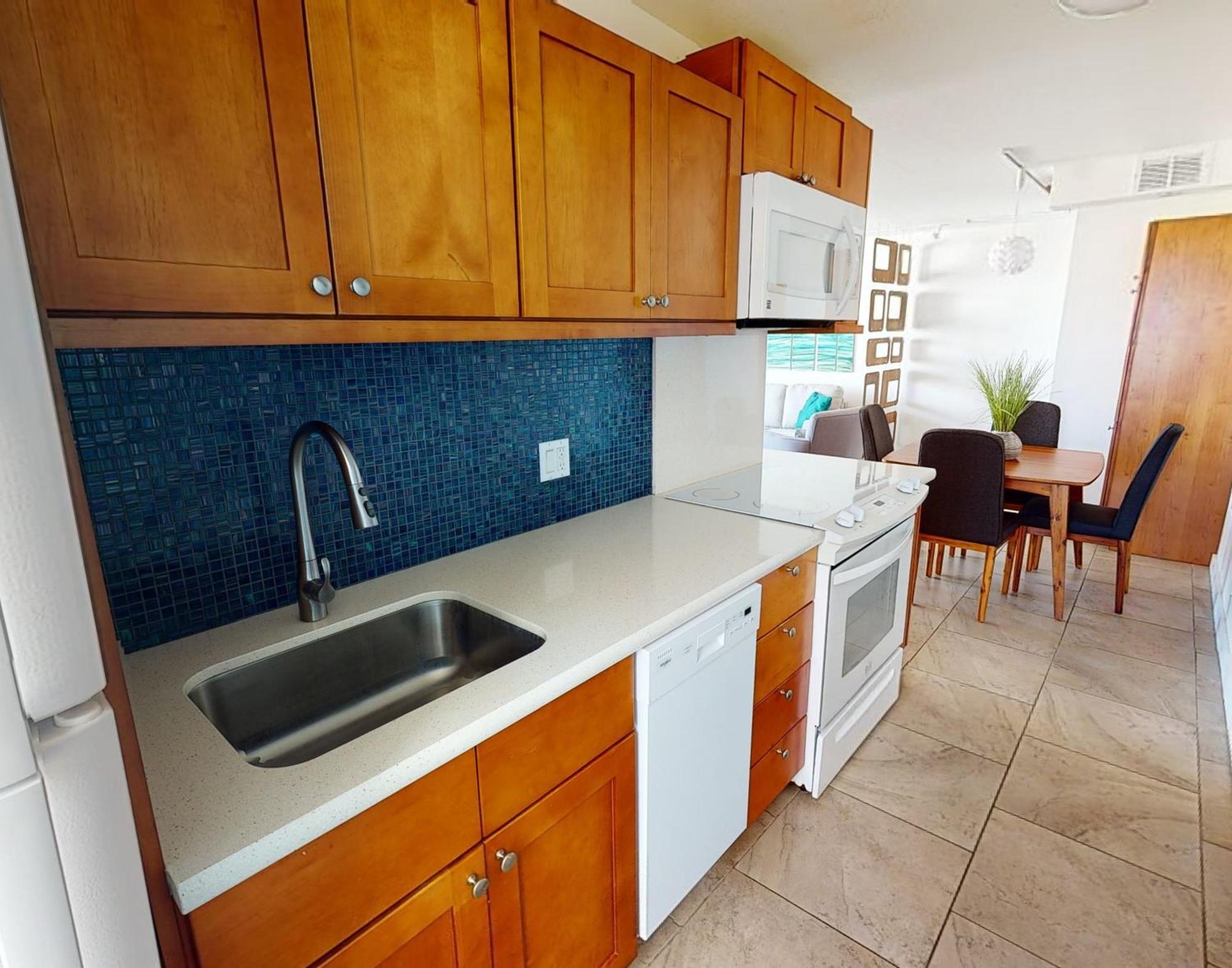 Apartment Stunning High-rise Corner With Panoramic Ocean & Views And Free Parking *