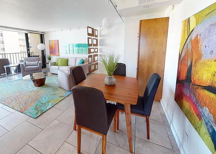 Stunning High-Rise Corner Condo With Panoramic Ocean & City Views And Free Parking