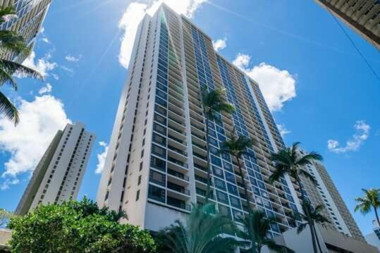 Stunning High-rise Corner With Panoramic Ocean & Views And Free Parking Apartment Honolulu