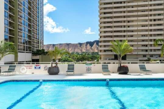 Stunning High-rise Corner With Panoramic Ocean & Views And Free Parking Apartment Honolulu