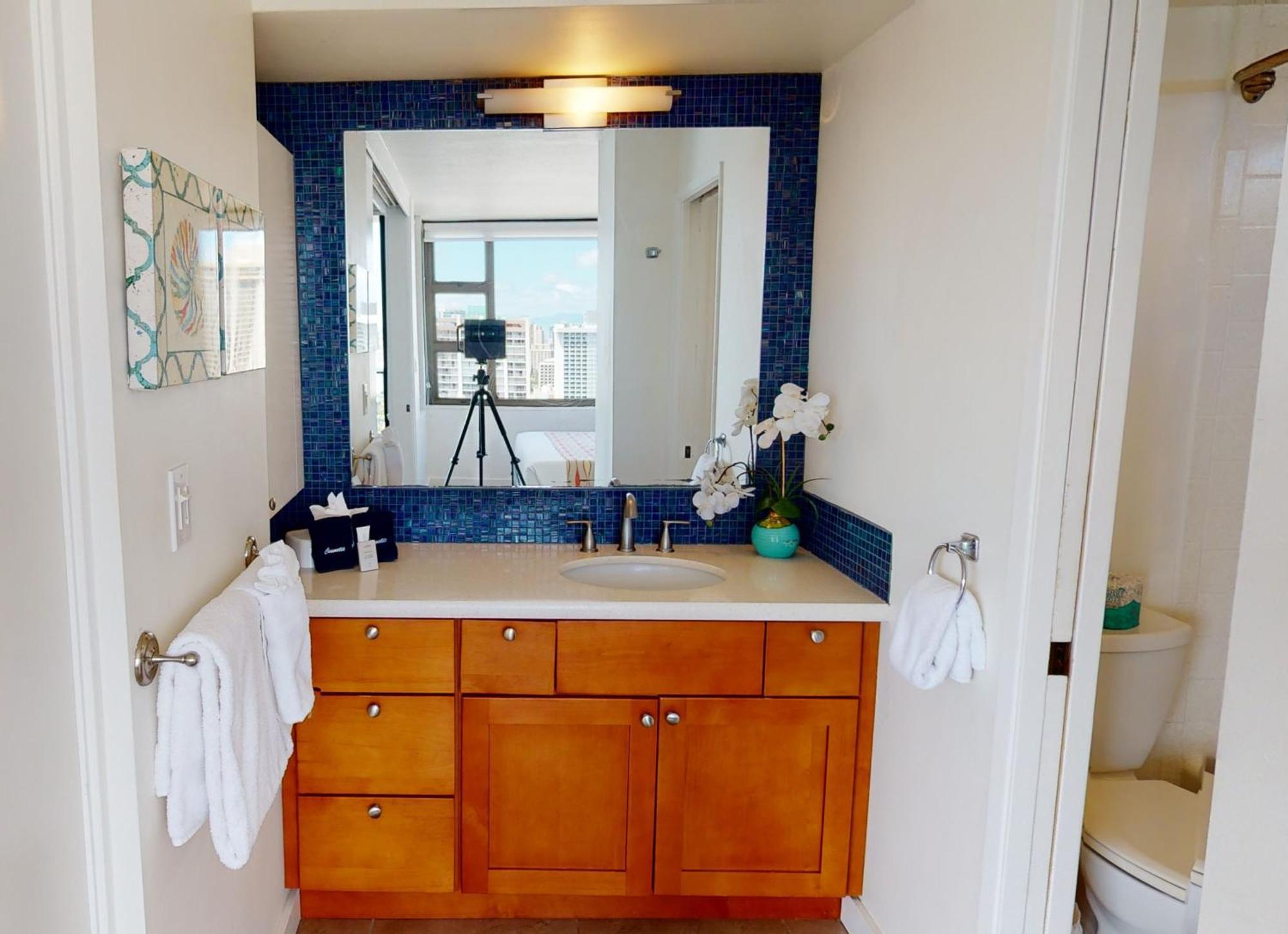 Apartment Stunning High-rise Corner With Panoramic Ocean & Views And Free Parking